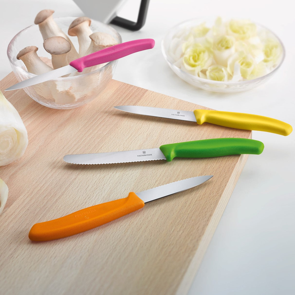 the-one-place-to-find-cheap-victorinox-swiss-classic-tomato-table-knife-11cm-serrated-edge-online-now_3.jpg
